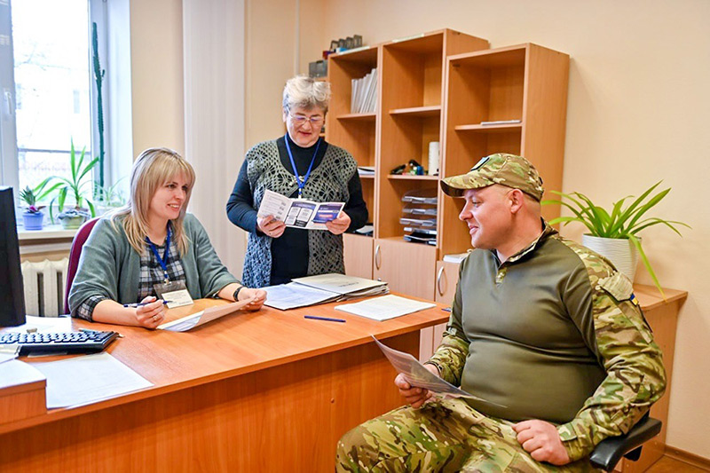 Консультації Роману Цівуну надають фахівчині Центру зайнятості